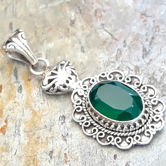 Natural Green Chalcedony Sterling Silver Pendant - Picture 1 of 8